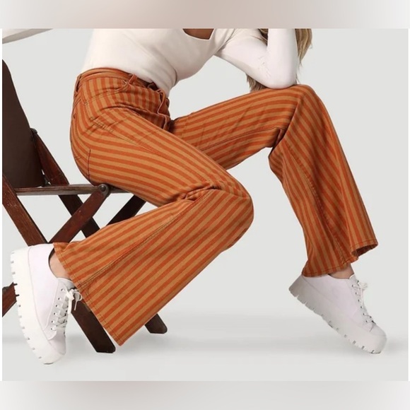 Wrangler Wanderer 622 High Rise Flare Jeans - Picture 4 of 4